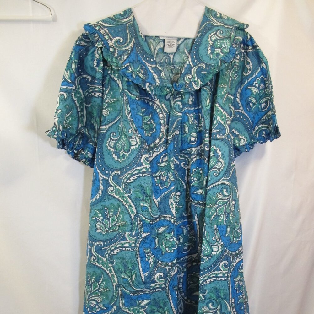 Models Coat housecoat in paisley blue and green  PXL